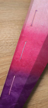 Schultüte 80 cm ECKIG, pink-lila Farbverlauf, lila Schnüre – Tüll und Band frei wählbar